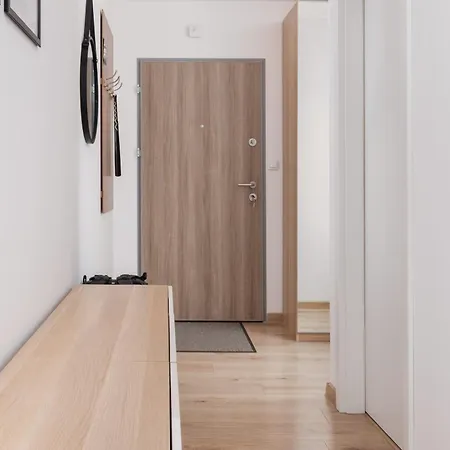 Bright With Private Garden And Accepting Pets By Renters Apartment *