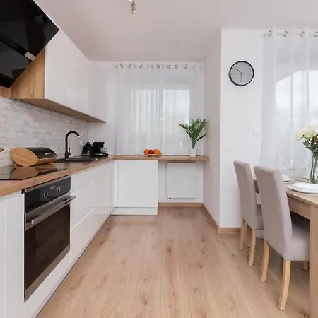 Bright With Private Garden And Accepting Pets By Renters Gdansk